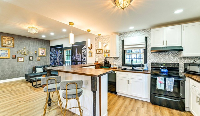 Downtown Cornelius Stylish 2BR in Near Davidson Walk to Dining & Cain Center in Cornelius