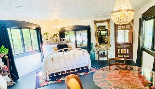 Downtown Cottage with Private Hot Tub