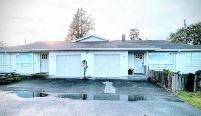 Downtown Designer Duplex close to Beach! Spa Tub, Sunroom, Game Room, EV & more! in Long Beach