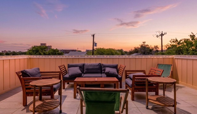 Downtown home with WiFi, central AC, furnished rooftop deck, and full kitchen