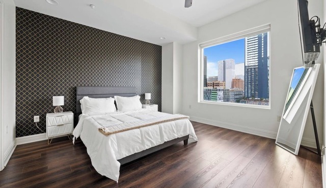 Downtown | Luxury 2BD Apt. | Pool | Gym | Great Views