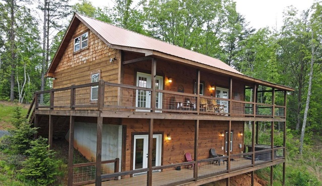 Dream Hideaway Cabin Rental 4br/2ba, hot tub, wifi, pool table in Copperhill