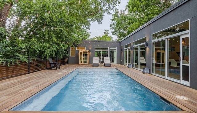 Dreamy Modern Retreat: Pool + Sauna: Mins from DT
