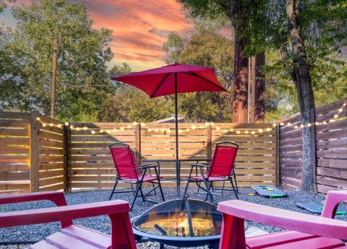 East Austin 2-Story Oasis Cowboy Pool, Perfect for WFH Retreat