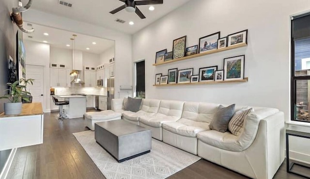 East Austin, 4 BR, Modern - The Allen