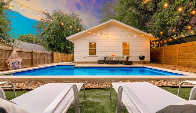 East Downtown Spunky Retreat /Sleeps 16 /Heated Pool