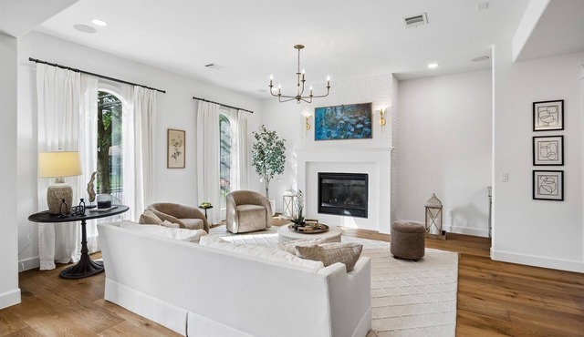 Elegant Home With Elevator @Med Center, MDAnderson, NRG, Rice University