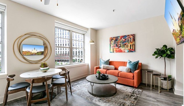 Elegant Studio Near French Quarter
