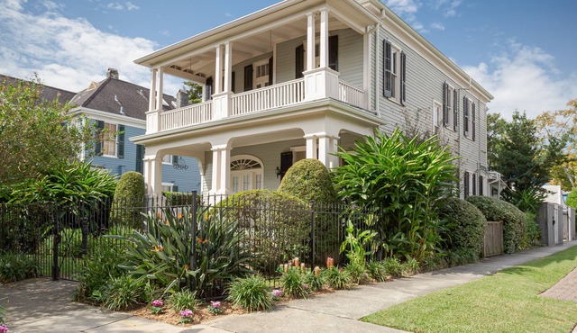Elegant Victorian w/pool off St. Charles Ave. near Universities! 17STR-07973