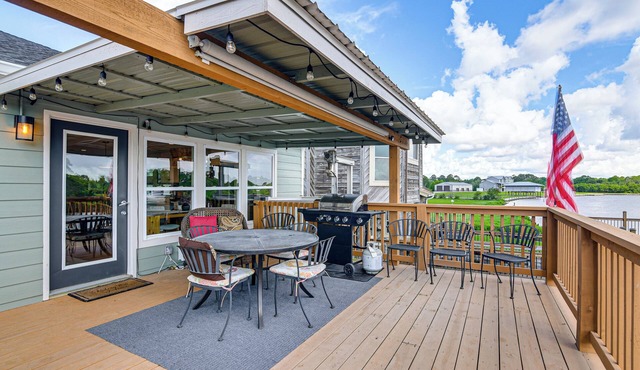 Elegant Waterfront Retreat w/Dock in Dickinson