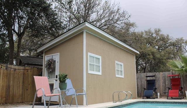 Eli’s Pool Cabin