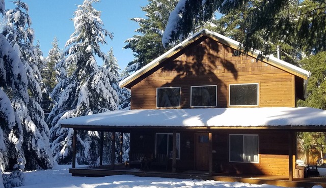 Elk Corral Cabin-Easy Access To Crystal and Mt. Rainier in Enumclaw