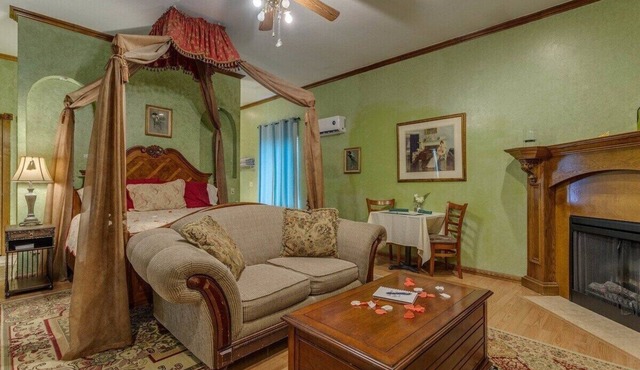 Emerald Dream Cottage at Whispering Pines Inn