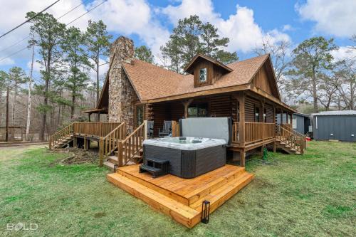Emerald Isle Log Cabin Hot TubLakefront