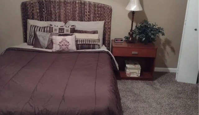 Enchanted Stays, w/fireplace great family for entertainment and Relaxing at