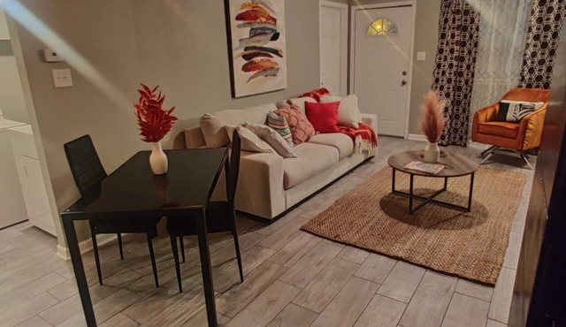 Enchanting 1bedroom Polish Apartment w/free WiFi& parking near most attractions