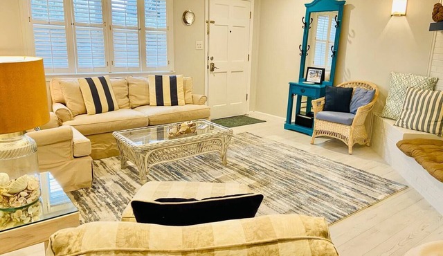 Endless Beach Unit A and B/the whole house in Virginia Beach