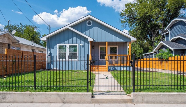 Enjoy 4BR/3BA Comfort & Convenience Near Downtown!