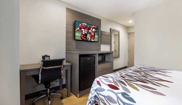 Enjoy a Hassle-Free and Suiting Stay! Free Onsite Parking, Pets Are Welcome!