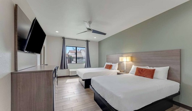 Enjoy Comfort in a Cozy Room w/Convenient Amenities - Perfect for Any Stay