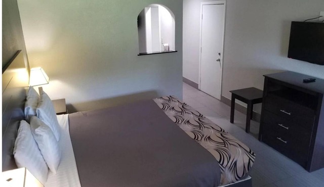 Enjoy Relaxing Stay Perfect for Friends or Couples Discovering Houston Together in Houston