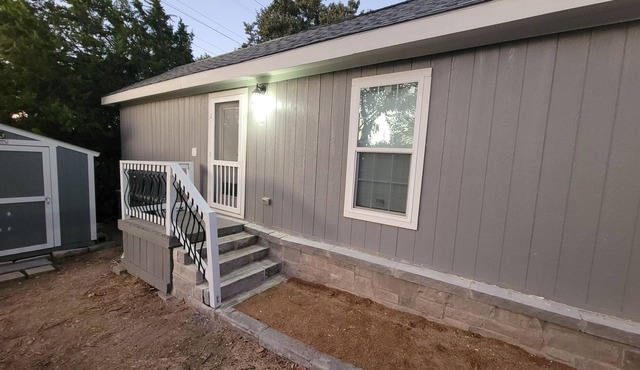 Enjoy tiny house life with nearby trails and Lake Travis in Austin