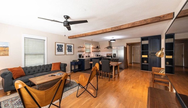 Escape to a Restored 1920s East Waco Bungalow