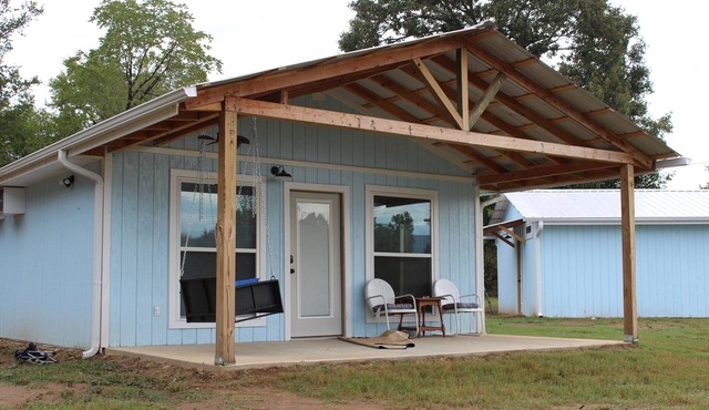 Escape To Nature’s Embrace: Uncle Joe's Creek Retreat - Click's Cabin
