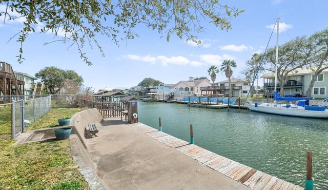 Estes Flat -Private Dock-Fish cleaning station, Fish Camp