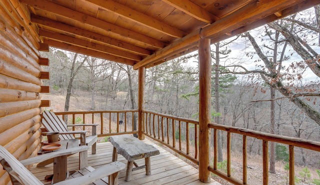 Eureka Springs Cabin on 9+ Acres: Community Perks!