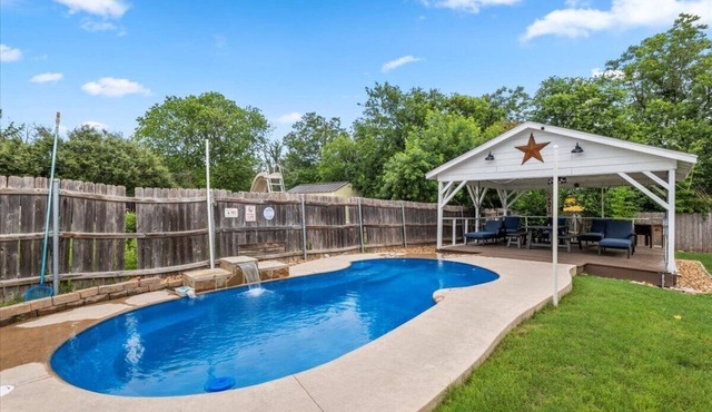 Evergreen Manor Private Pool 3BR No Stairs Retreat