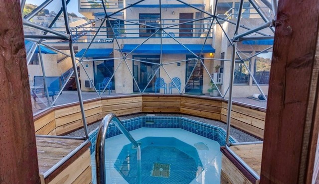 Everything You Need for an Unforgettable Stay Is Right Here! Free Parking! in Avalon