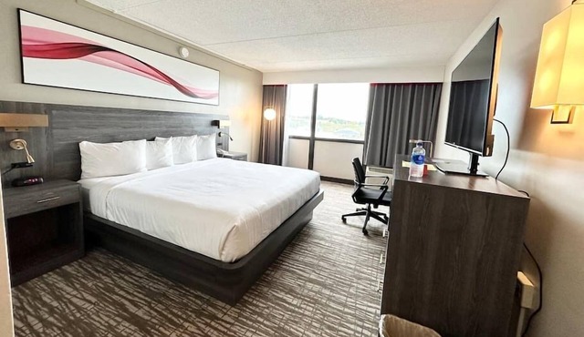 Executive suite w/private bath in Cedar Rapids
