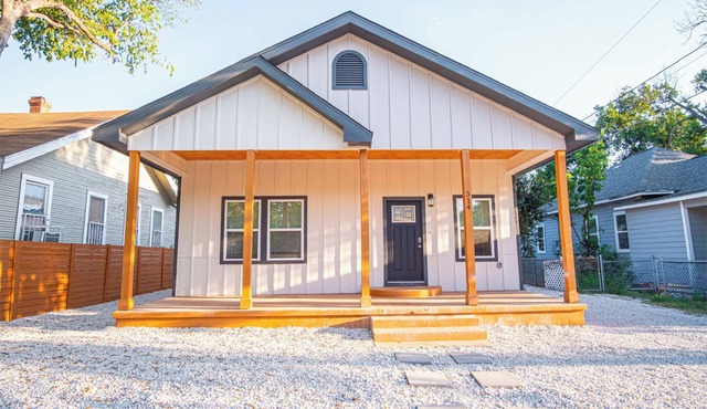 Experience Convenience w/4BR/2.5BA Near Alamodome