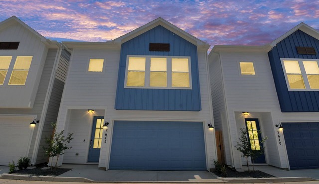 Fabulous Houston 3BR Luxurious Stay- minutes to Med Ctr, Downtown & NRG Stadium