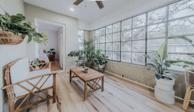 Fabulously Furnished Forest - 2BR/1BA