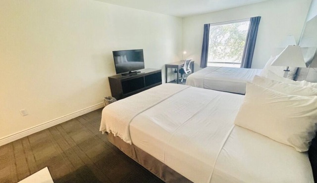 FairBridge Inn & Suites Cuero, 2 Double Queen With Kitchenette, Free Parking!
