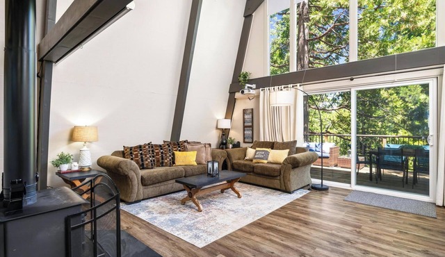FALL BACK ON FALL PRICES! 5 MIN TO PINECREST LAKE in Cold Springs
