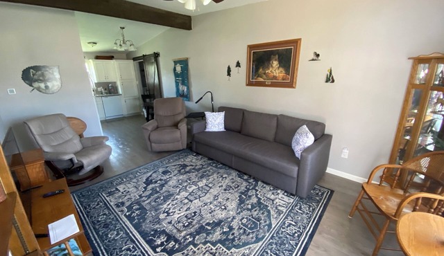 Family friendly home that is centrally located. 15 minutes from Sheppard AFB.
