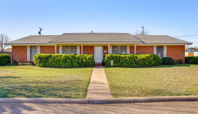 Family Friendly: Peaceful Home in Stamford!