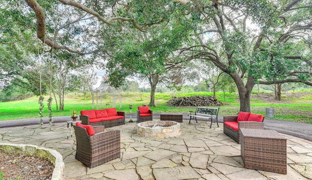 Family Home on 30 Acres in Manvel!
