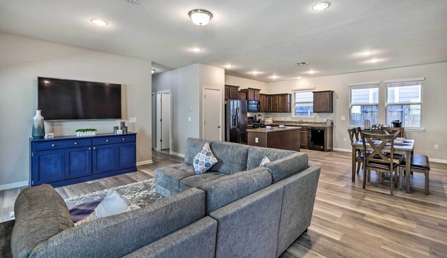 Family Home w/Fenced Yard in Austin Suburbs!