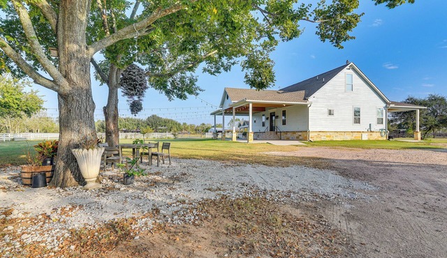 Farm Animals On-Site: Needville Ranch Getaway!
