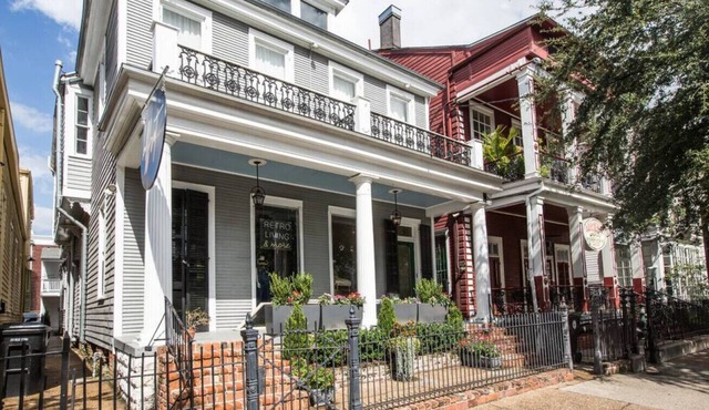 Farmhouse Cottage | Centrally Located + Streetcars