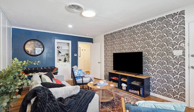 Fashionable TCU Walkable 2BD Home Away From Home!
