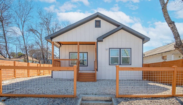 Feel, Chill and Enjoy 4BR/3BA Near Fun Riverwalk!