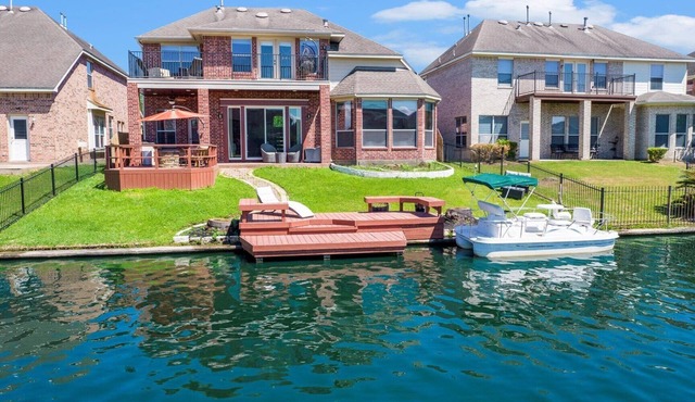 Finest Luxury Resort-Style VILLA Home!PANORAMIC WATERFRONT PRIVATE LAKE SHORE!
