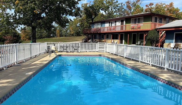 First floor Queen Pool View