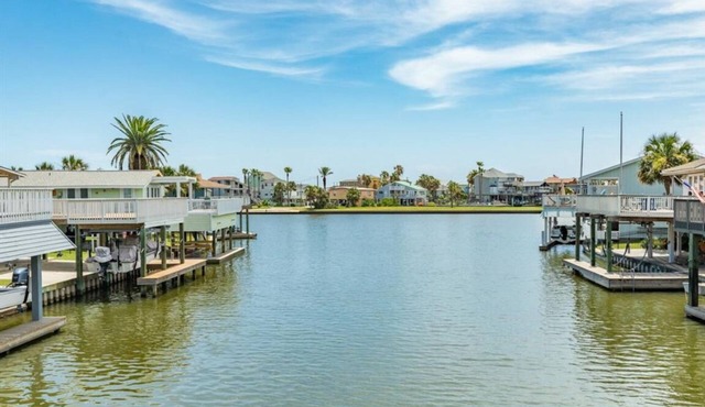 Fish,Crab,Swim on Waterfront Beach House !