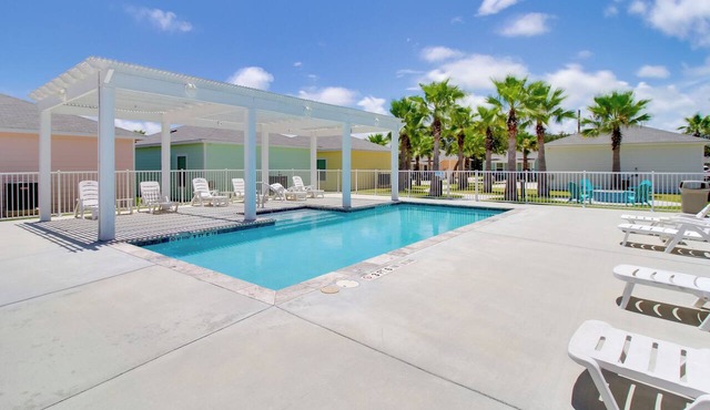 Fish & Swim On-Site: Resort Retreat in Rockport!